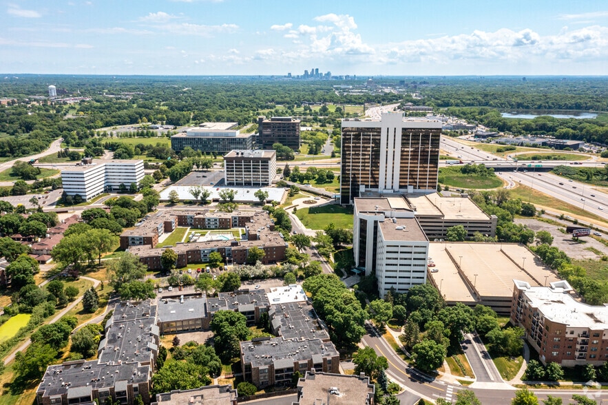 More Photos Of 600 Highway 169 S, Saint Louis Park Office For Lease