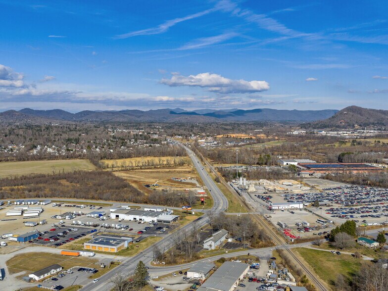 More Photos Of 5030 Hendersonville Rd, Fletcher Office For Lease