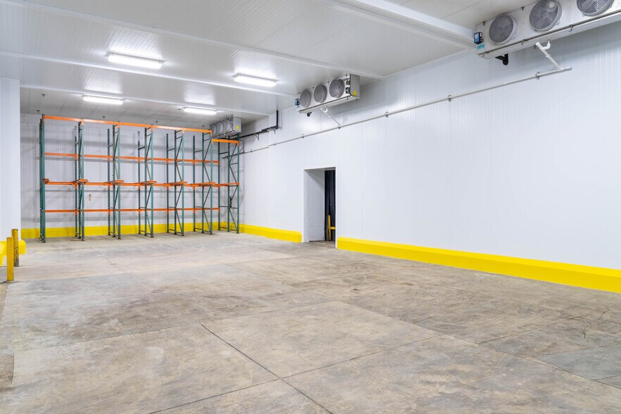 More Photos Of 1400 E Olympic Blvd, Los Angeles Distribution For Lease