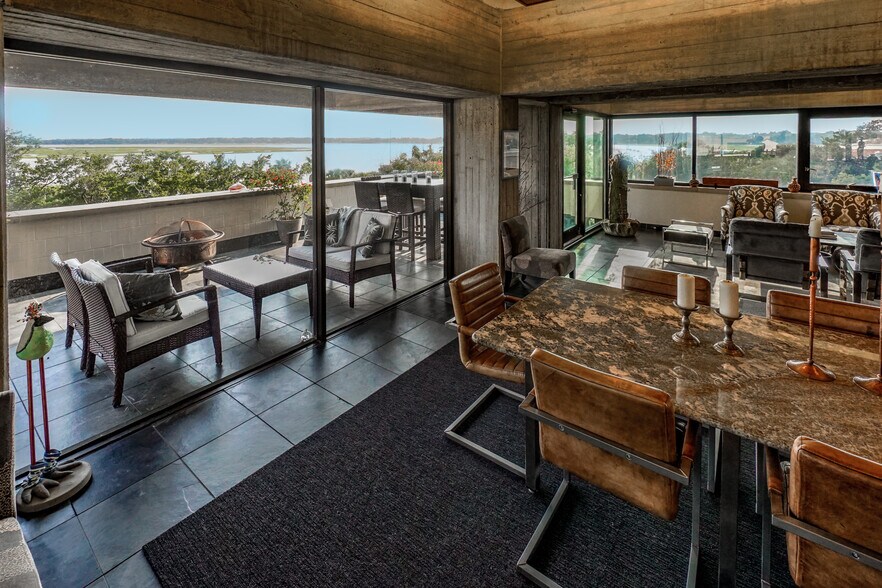 More Photos Of 916 Bay St, Beaufort Office For Sale
