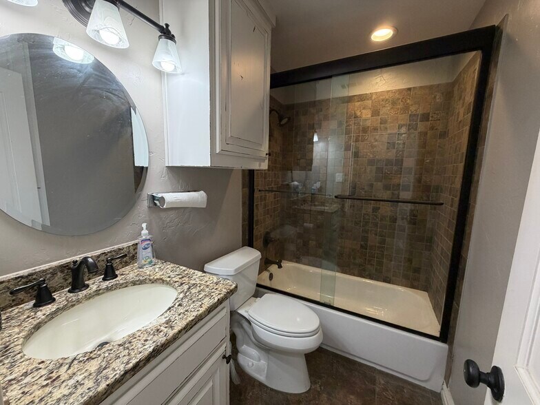 More Photos Of 414 N Kealy Ave, Lewisville Office For Sale