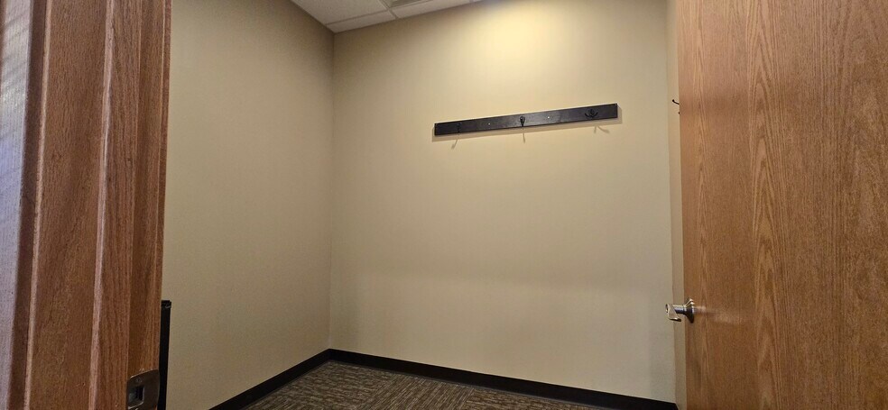 More Photos Of 700 Norway Dr, Annandale Freestanding For Lease