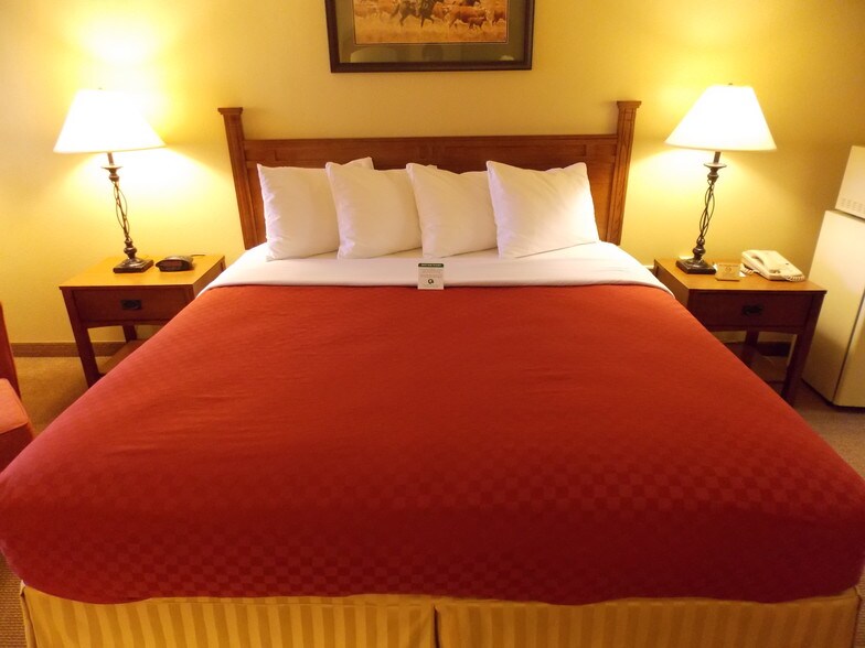 More Photos Of 207 US Highway 77 S, Hallettsville Hotel For Sale