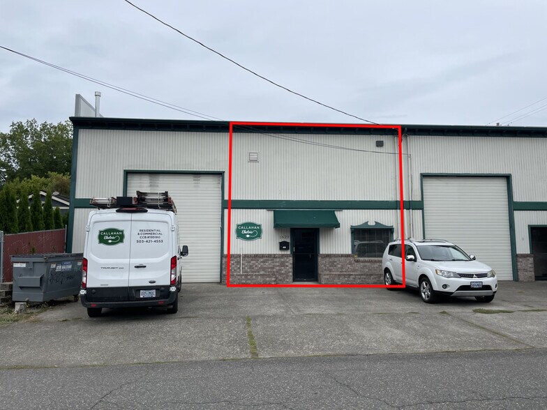 Primary Photo Of 1625 SE Lafayette St, Portland Light Distribution For Lease
