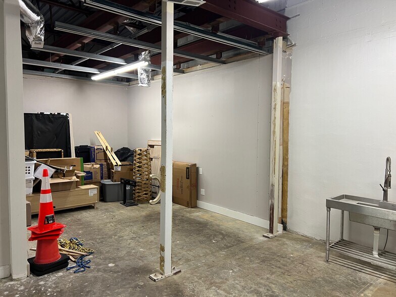 More Photos Of 1305 Arendell, Morehead City Storefront Retail Office For Lease