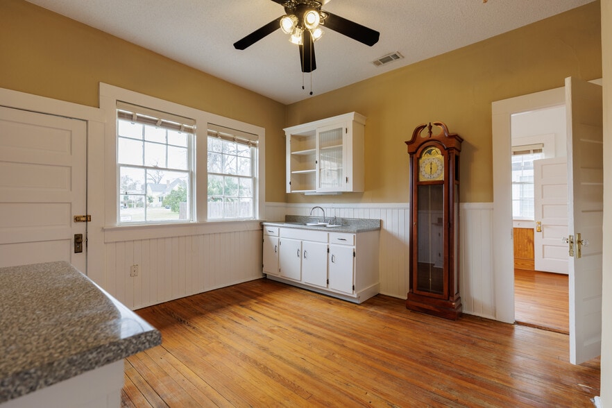 More Photos Of 106 E North St, Valdosta Office For Lease