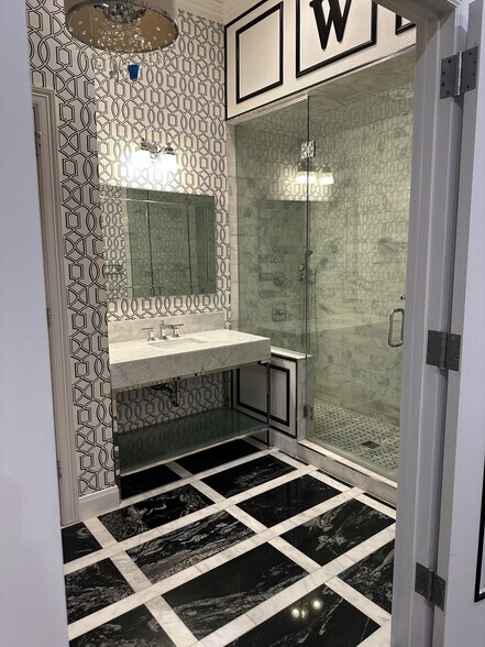 More Photos Of 152-170 S Main St, Boerne Storefront For Lease