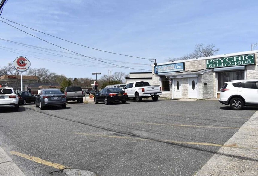 More Photos Of 317 Union Ave, Holbrook Freestanding For Sale