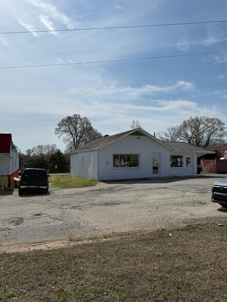 More Photos Of 580 Cornelius St, Hillsborough Freestanding For Sale