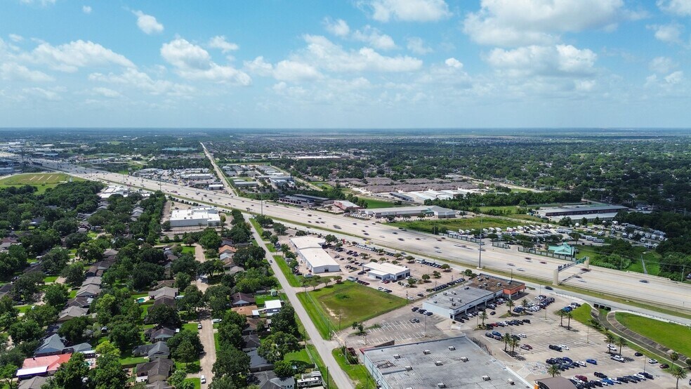 More Photos Of 1411 W Main St, League City Schools For Sale
