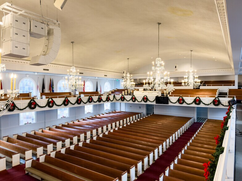 More Photos Of 634 Main St, Forest Park Flex For Sale