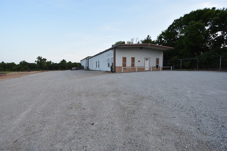 Primary Photo Of 701 W Broadway, Seminole Manufacturing For Sale