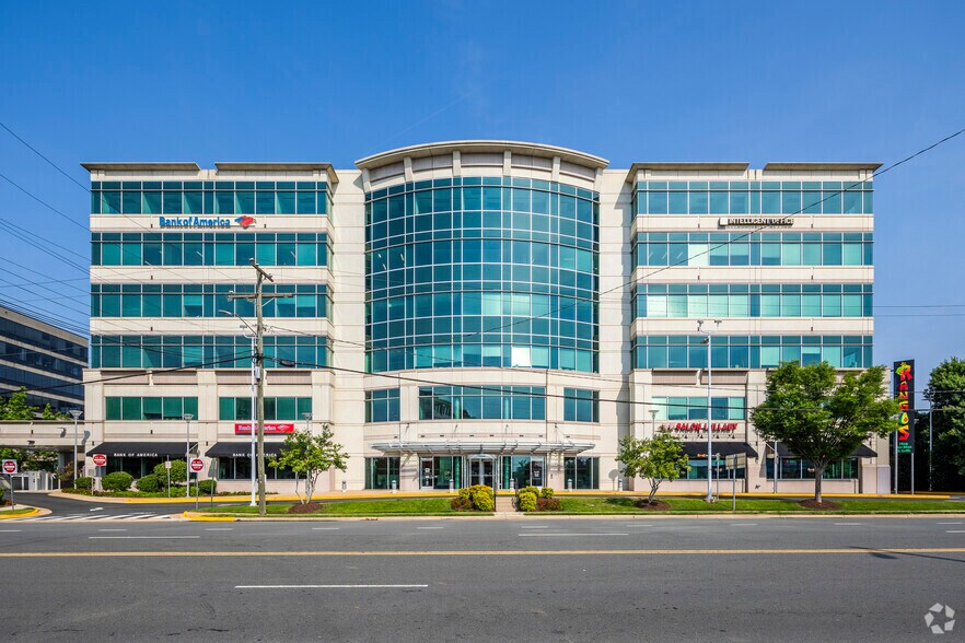 More Photos Of 1934 Old Gallows Rd, Vienna Office For Lease