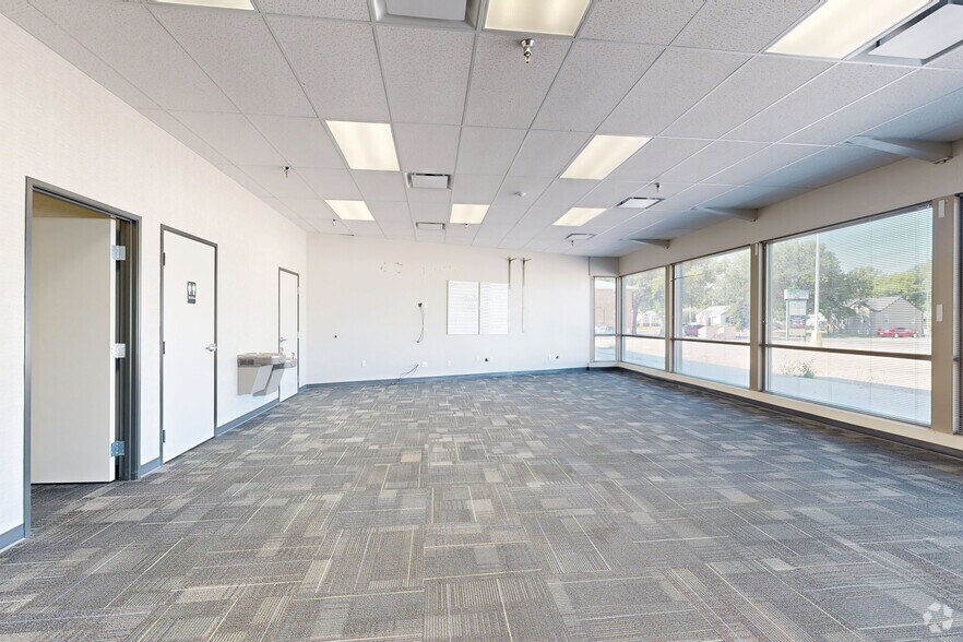More Photos Of 2621 5th Ave, Scottsbluff General Retail For Sale