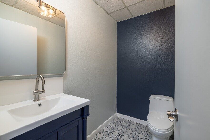 More Photos Of 2900 Bristol St, Costa Mesa Office For Sale