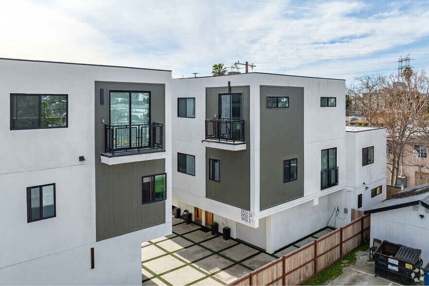 More Photos Of 2921 S Burnside Ave, Los Angeles Apartments For Sale