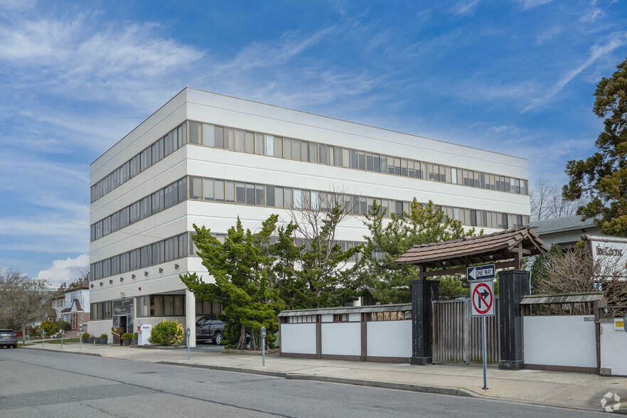 Primary Photo Of 10 5th St, Valley Stream Office For Lease