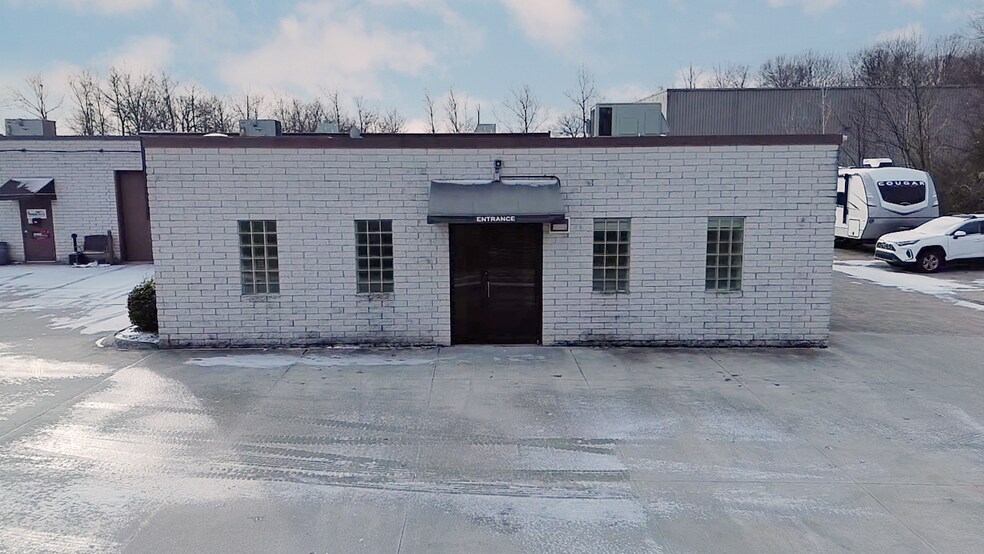 More Photos Of 15110 Foltz Industrial Pky, Strongsville Manufacturing For Lease