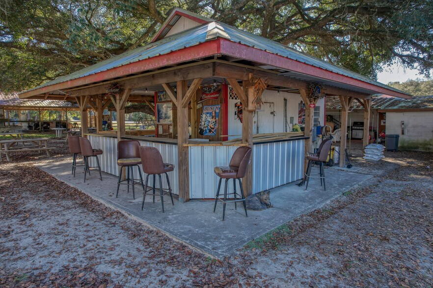 More Photos Of 2451 SE Highway 41, Morriston Bar For Sale