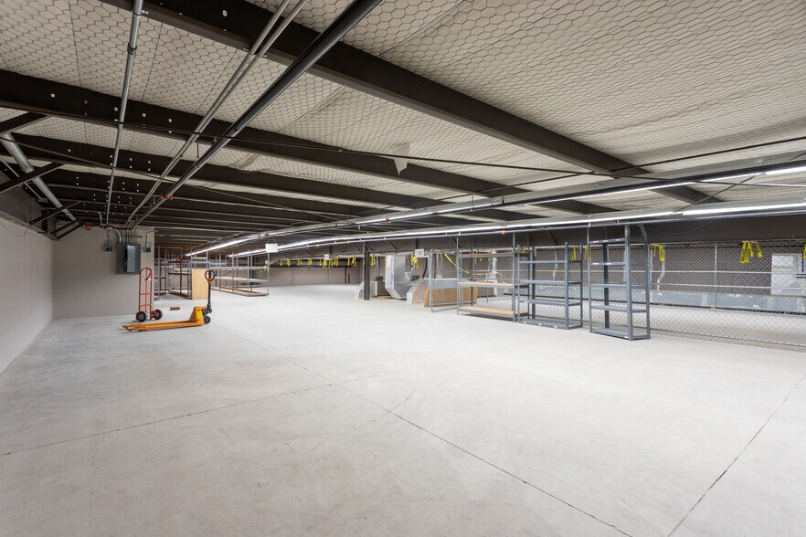 More Photos Of 10731 Gulfdale St, San Antonio Distribution For Sale