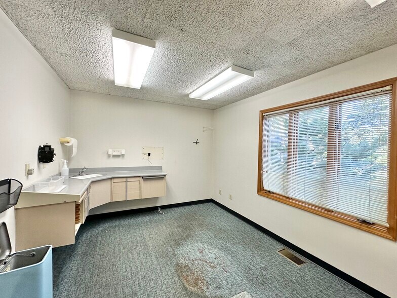 More Photos Of 1275 Joliet St, Dyer General Retail For Sale