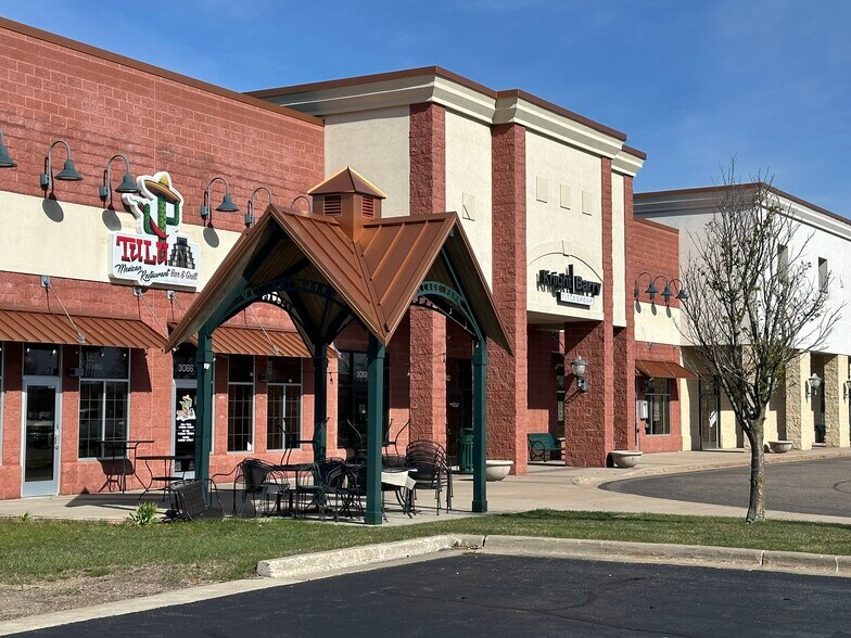 More Photos Of 3012-3066 Village Park Dr, Plover Freestanding For Lease