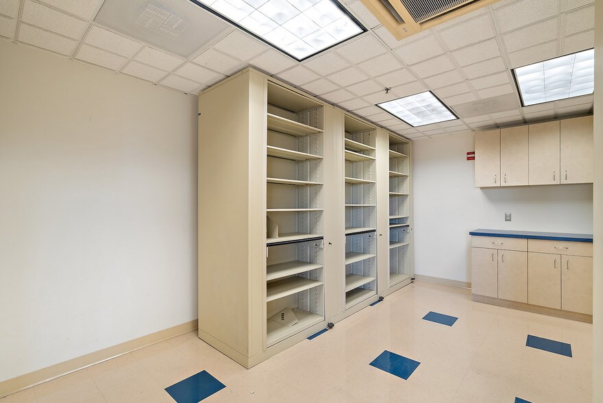 More Photos Of 4221 Walney Rd, Chantilly Office For Lease