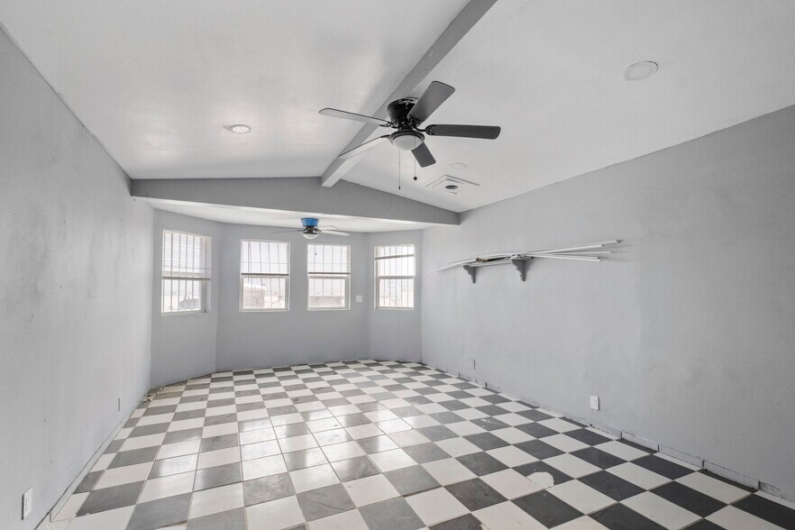 More Photos Of 18142 Navajo Rd, Apple Valley Truck Terminal For Lease