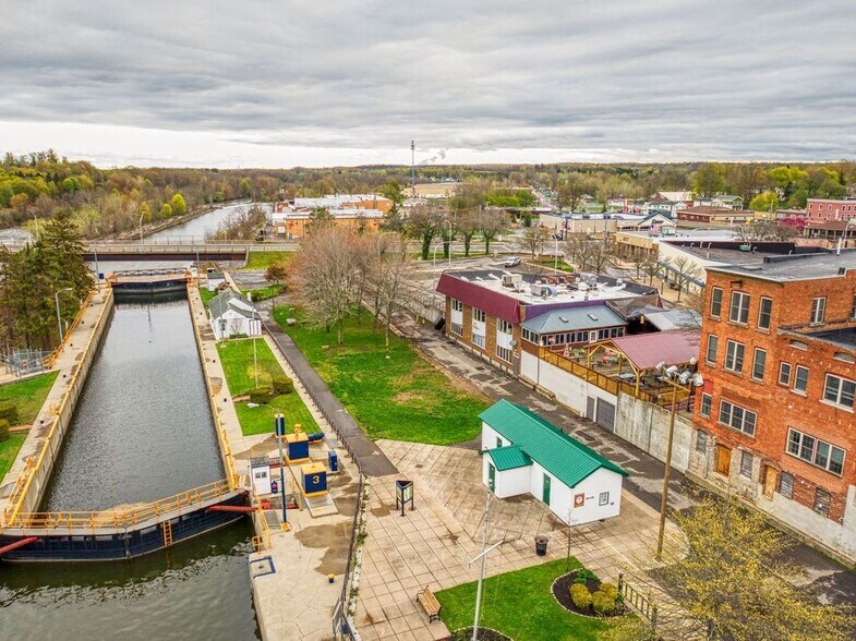 More Photos Of 24 S First St, Fulton Restaurant For Sale