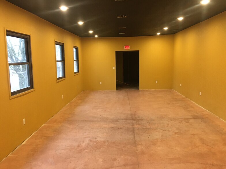 More Photos Of 1018 Union, Selma Storefront Retail Residential For Sale