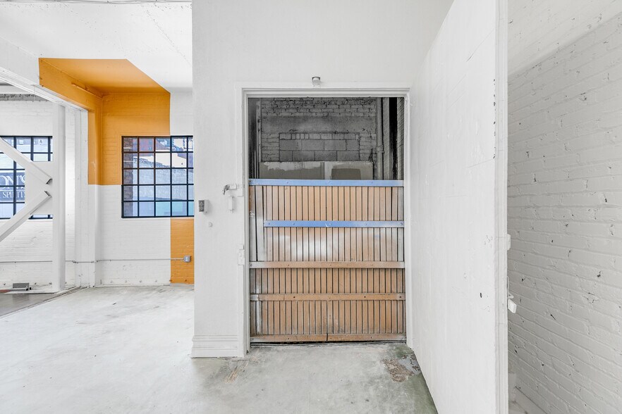 More Photos Of 823 S Los Angeles St, Los Angeles Loft Creative Space For Lease