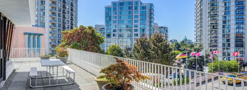 More Photos Of 810 Blanshard St, Victoria Office For Lease