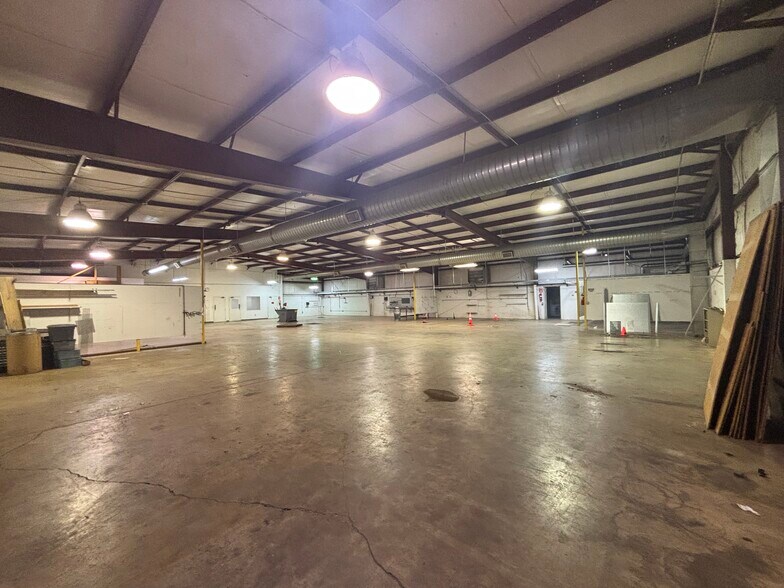 More Photos Of 140 Industrial Park Drive, Forsyth Warehouse For Sale