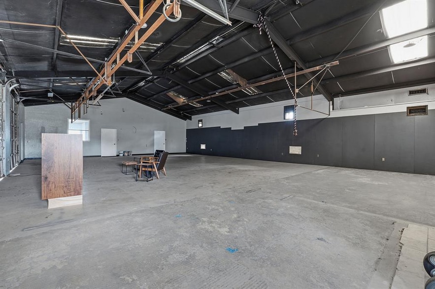 More Photos Of 9221 Highway 290 W, Austin Light Manufacturing For Sale