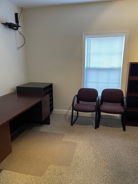 More Photos Of 106 Colony Park Dr, Cumming Office Residential For Lease