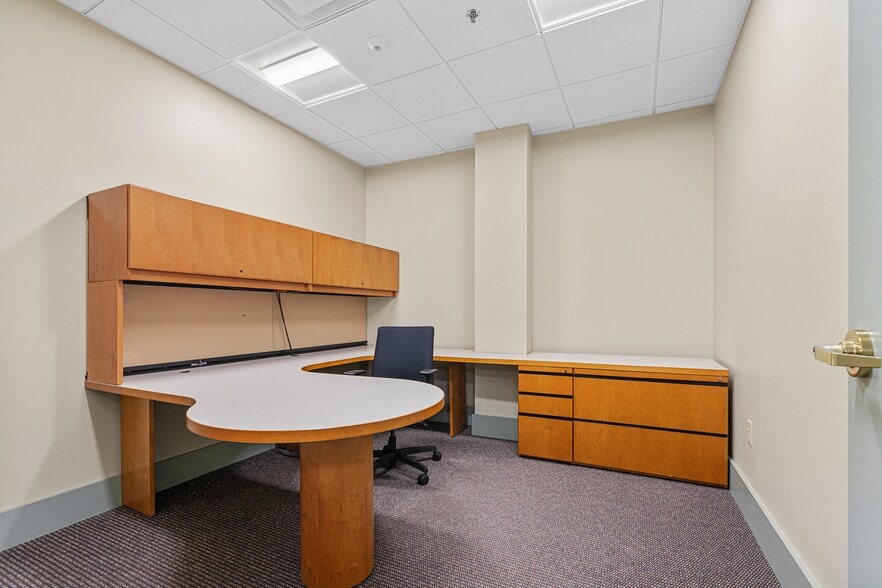 More Photos Of 319 Auburn St, Newton Medical For Lease