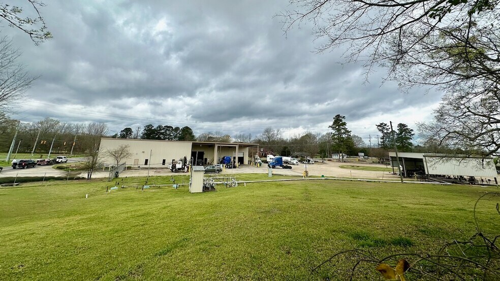 More Photos Of 180 Hunter Loop Rd, Montgomery Warehouse For Lease