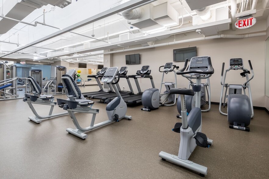 More Photos Of 14141 Southwest Fwy, Sugar Land Office For Lease