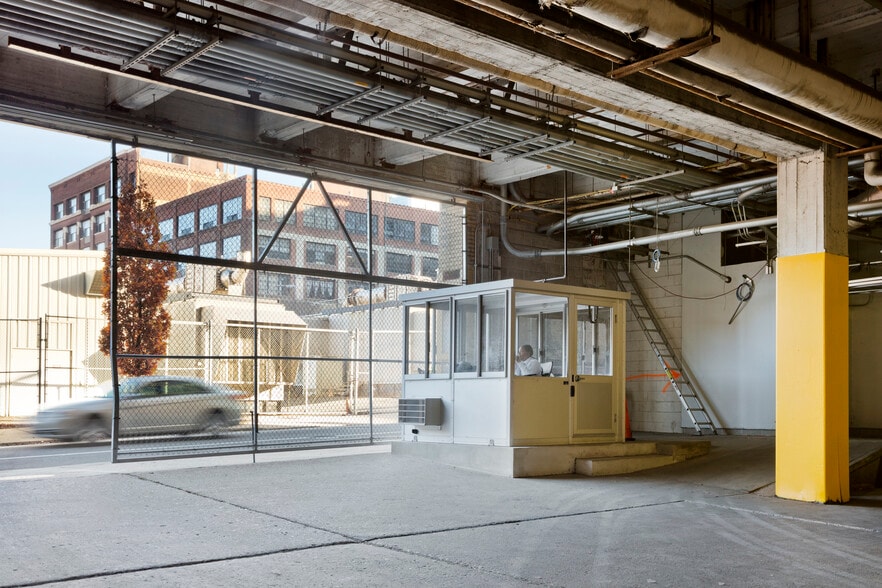More Photos Of 401 N Broad St, Philadelphia Industrial For Lease