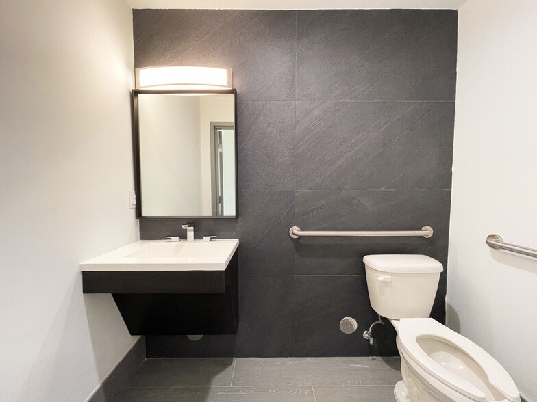 More Photos Of 8205 NW 12th St, Doral Freestanding For Lease
