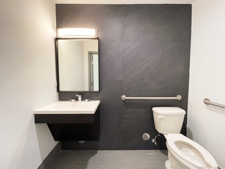 More Photos Of 8205 NW 12th St, Doral Freestanding For Lease