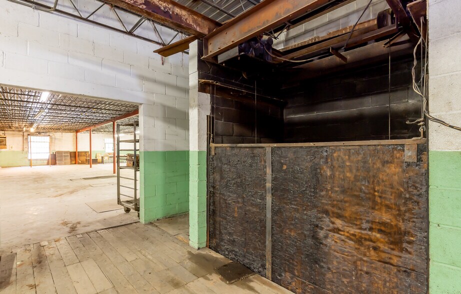 More Photos Of 927 E Madison St, Louisville Warehouse For Sale