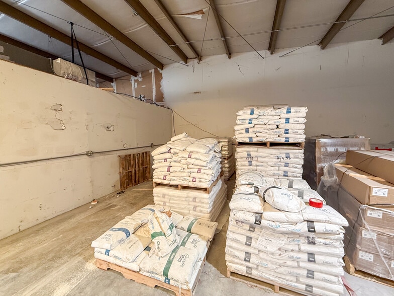 More Photos Of 4663 Franchise St, North Charleston Flex For Lease