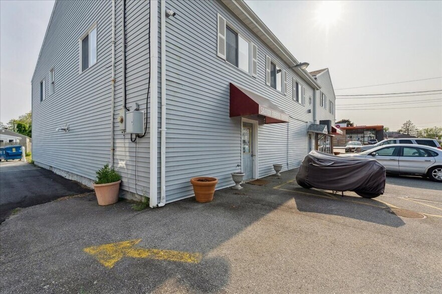 More Photos Of 310-312 Wilbur Ave, Swansea Office For Lease