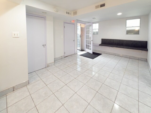 More Photos Of Northern Blvd, East Elmhurst Office Residential For Lease