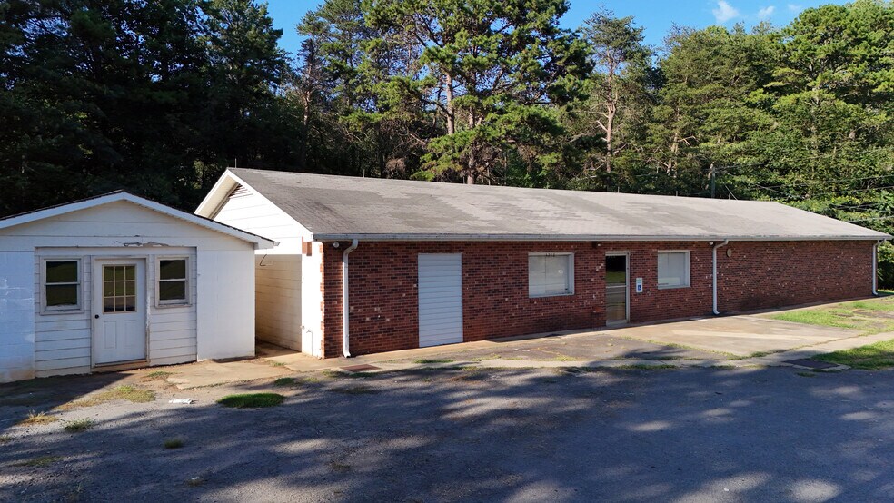 Primary Photo Of 4218 NC-268 Hwy, Ararat Flex For Sale