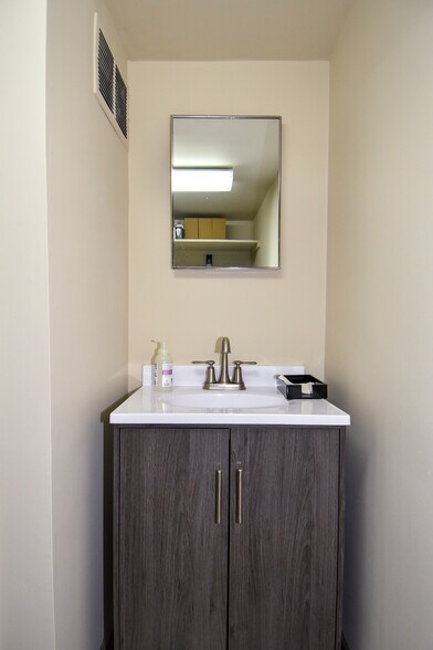 More Photos Of 109-111 S Fairfax St, Alexandria Office For Sale