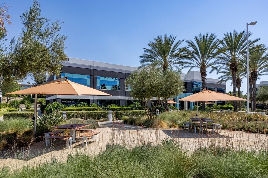 More Photos Of 25371 Commercentre Dr, Lake Forest Office For Sale