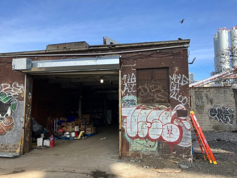 More Photos Of 27-21 51st St, Long Island City Warehouse For Lease