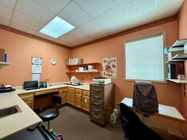 More Photos Of 711 S Calumet Rd, Chesterton Office For Sale